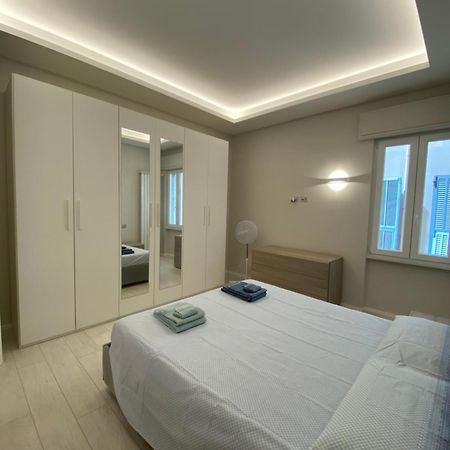 Casa Dante: Oneglia Centro-Marina-Spiagge Apartment Imperia Luaran gambar