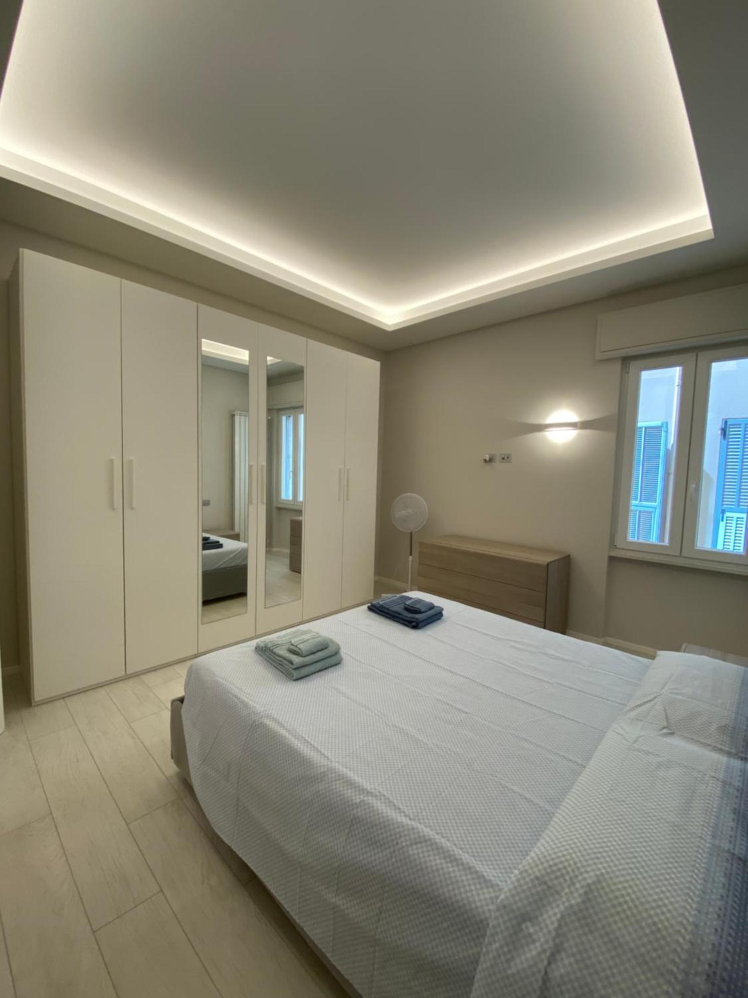 Casa Dante: Oneglia Centro-Marina-Spiagge Apartment Imperia Luaran gambar