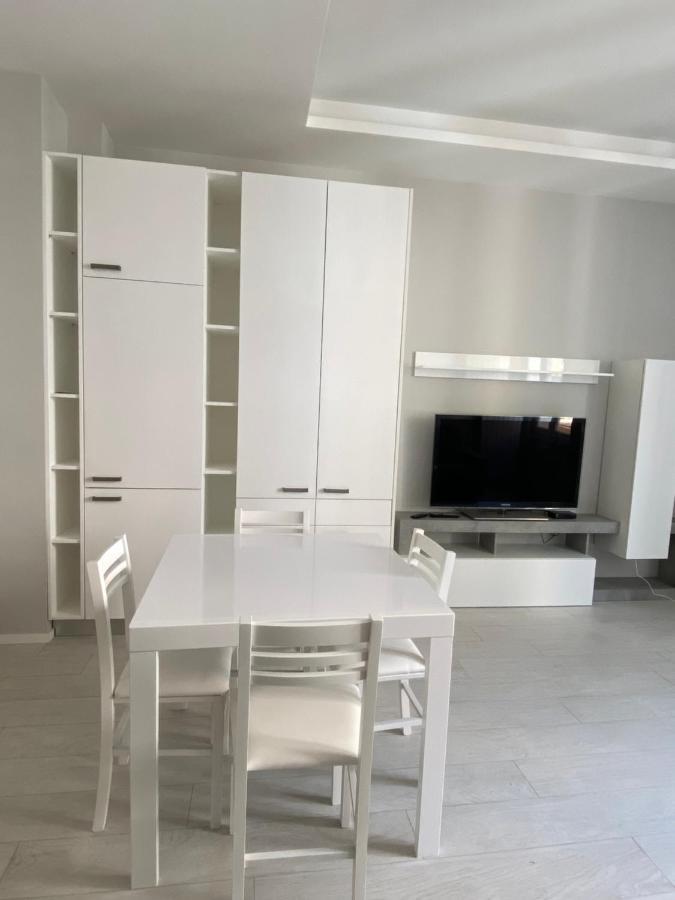 Casa Dante: Oneglia Centro-Marina-Spiagge Apartment Imperia Luaran gambar