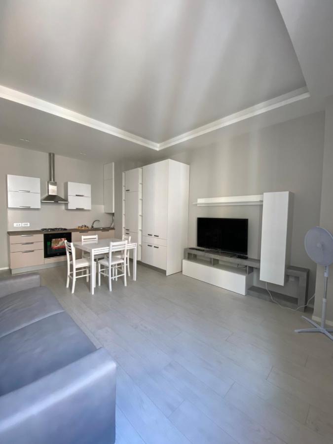 Casa Dante: Oneglia Centro-Marina-Spiagge Apartment Imperia Luaran gambar