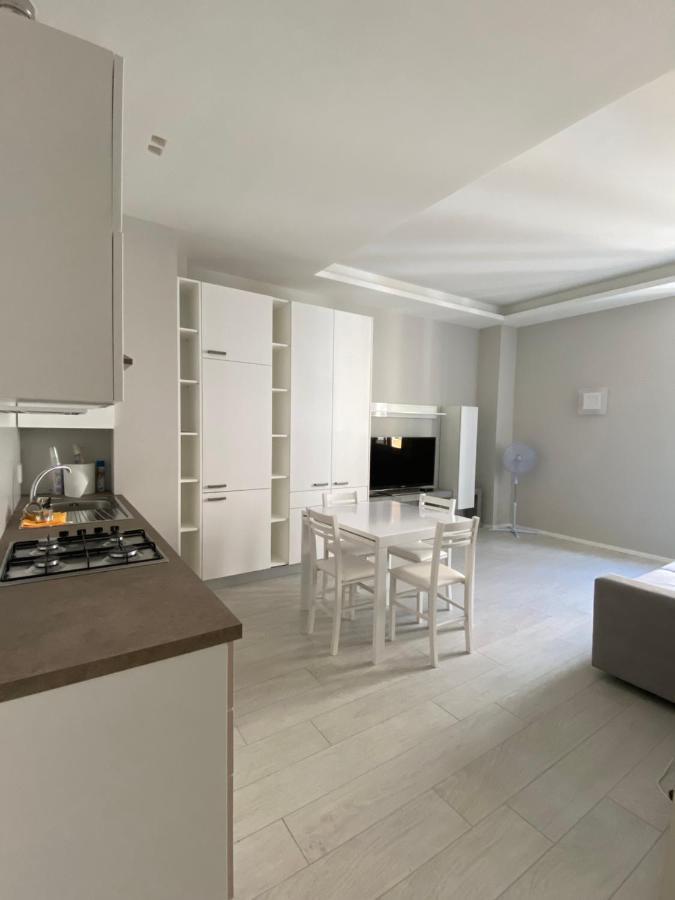 Casa Dante: Oneglia Centro-Marina-Spiagge Apartment Imperia Luaran gambar
