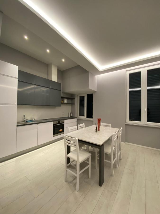 Casa Dante: Oneglia Centro-Marina-Spiagge Apartment Imperia Luaran gambar