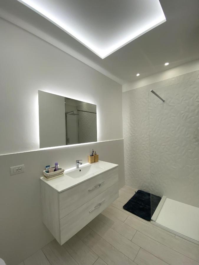 Casa Dante: Oneglia Centro-Marina-Spiagge Apartment Imperia Luaran gambar