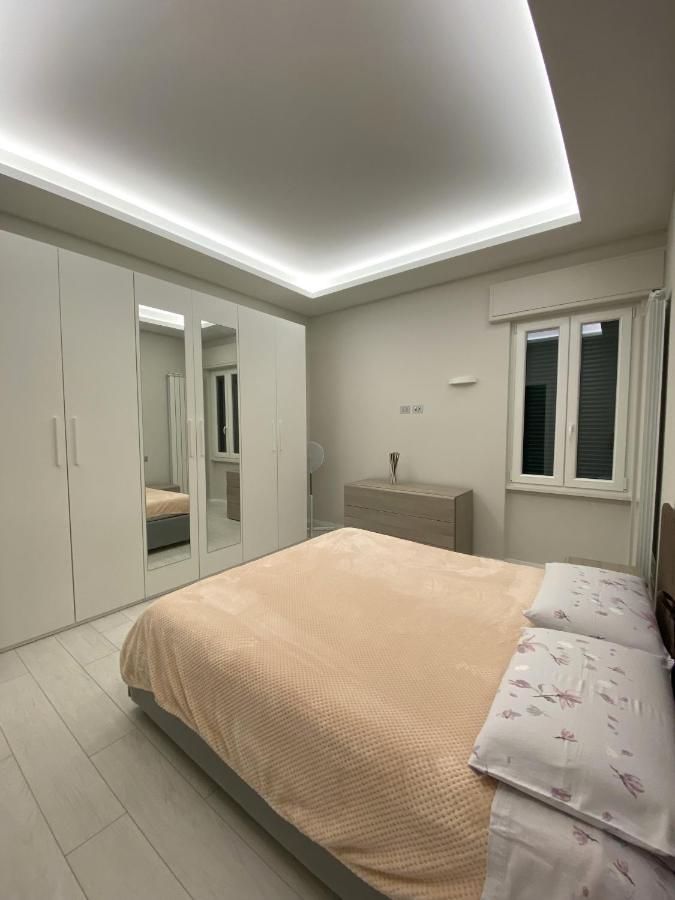 Casa Dante: Oneglia Centro-Marina-Spiagge Apartment Imperia Luaran gambar