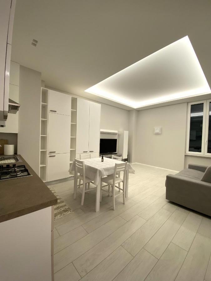 Casa Dante: Oneglia Centro-Marina-Spiagge Apartment Imperia Luaran gambar