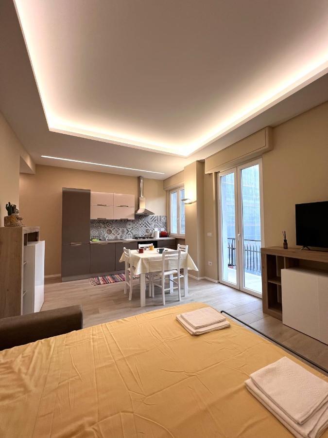 Casa Dante: Oneglia Centro-Marina-Spiagge Apartment Imperia Luaran gambar