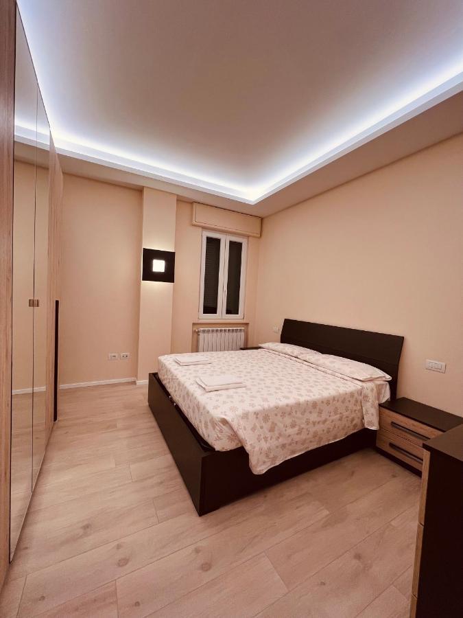 Casa Dante: Oneglia Centro-Marina-Spiagge Apartment Imperia Luaran gambar